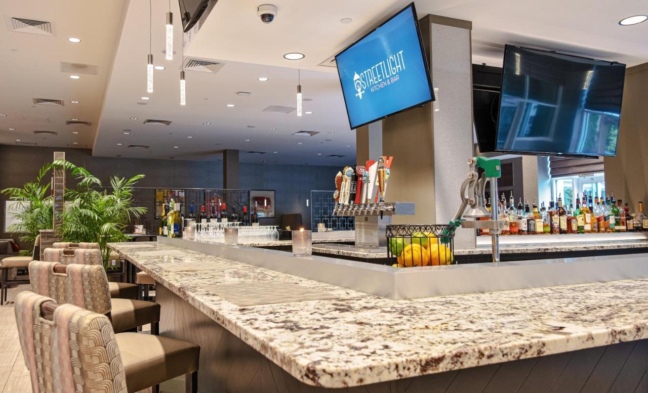 Holiday Inn & Suites Philadelphia W - Drexel Hill By Ihg Exterior photo