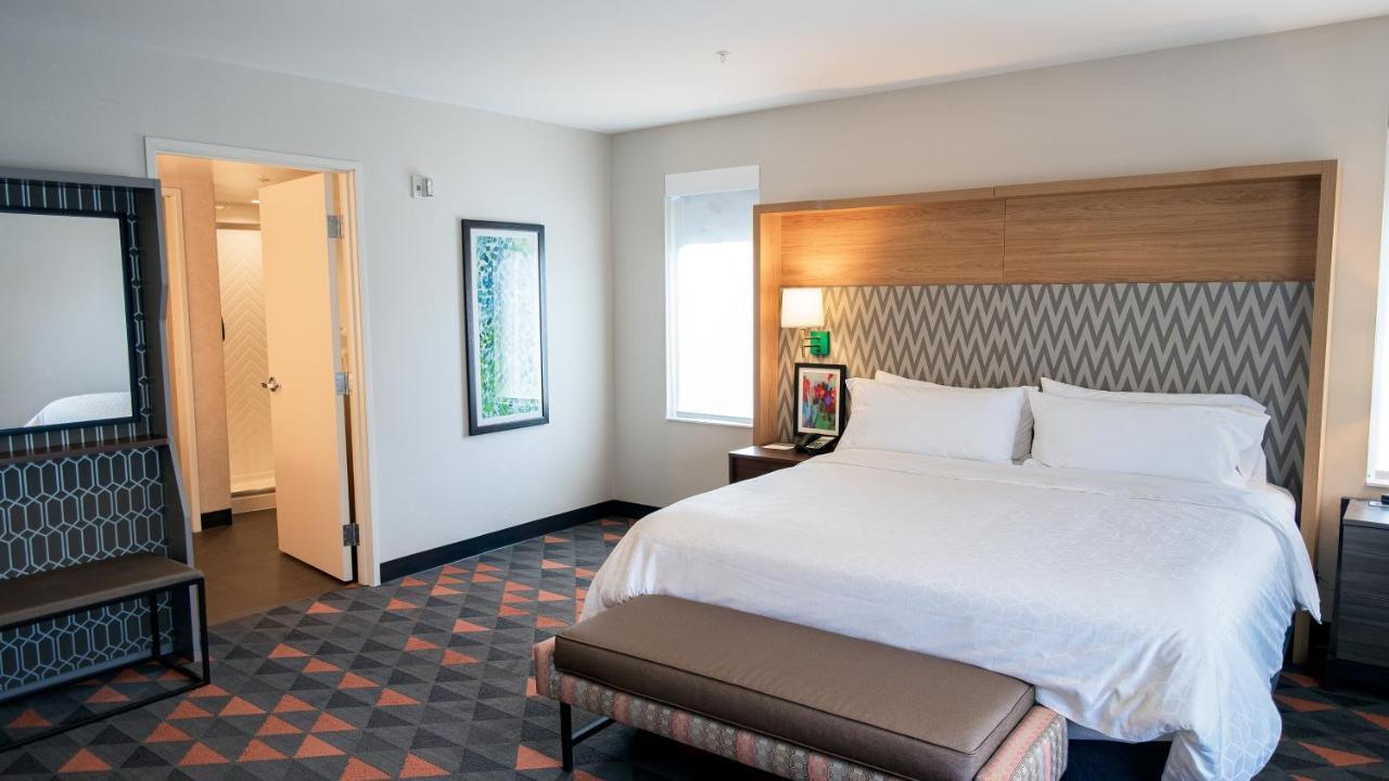 Holiday Inn & Suites Philadelphia W - Drexel Hill By Ihg Exterior photo