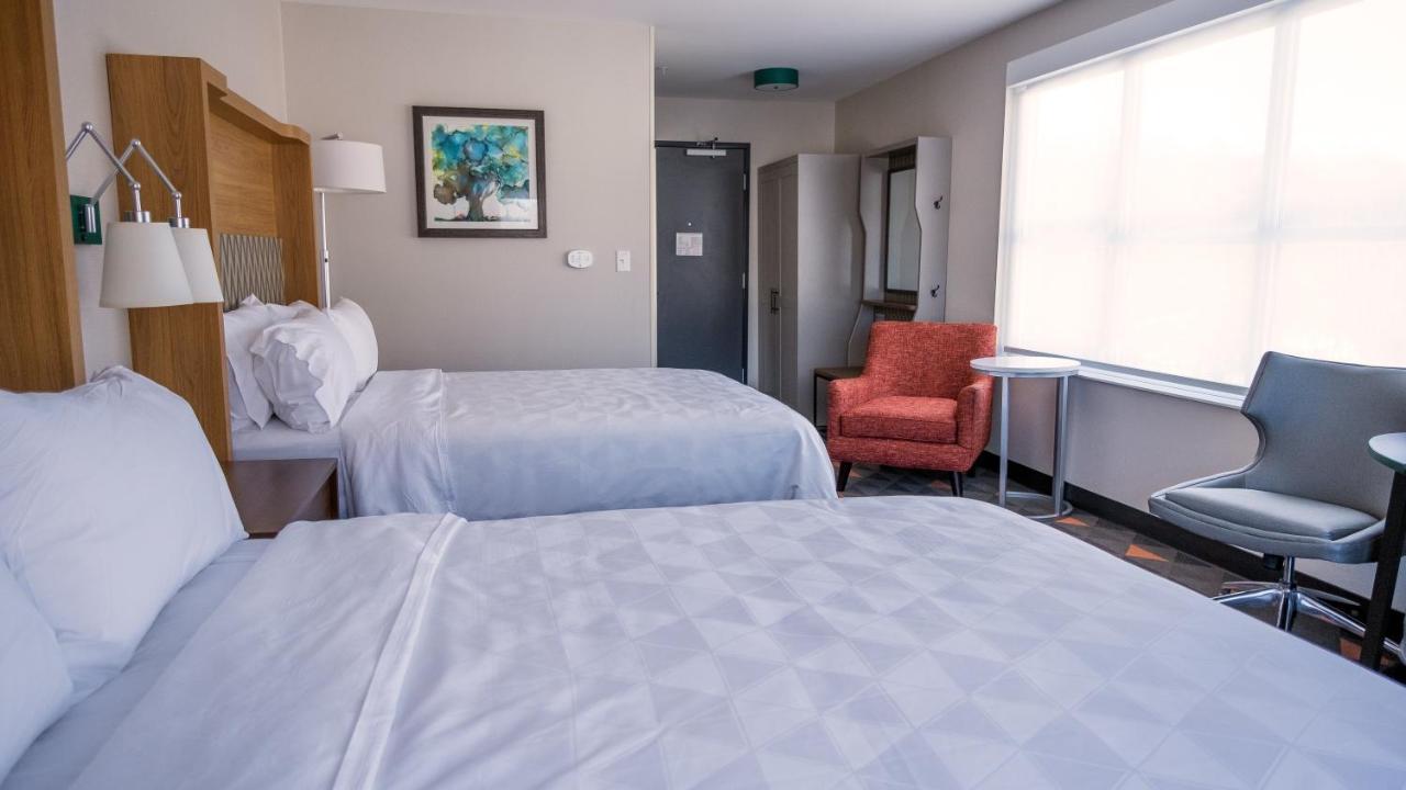 Holiday Inn & Suites Philadelphia W - Drexel Hill By Ihg Exterior photo