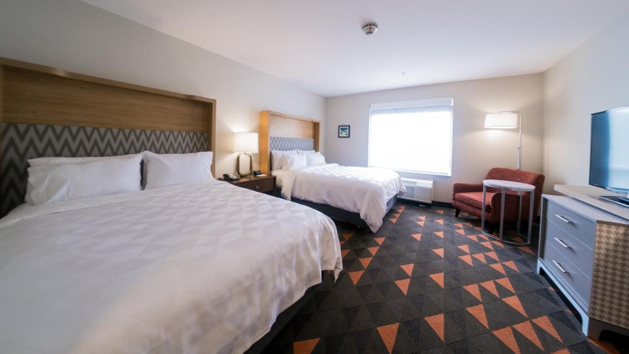 Holiday Inn & Suites Philadelphia W - Drexel Hill By Ihg Exterior photo