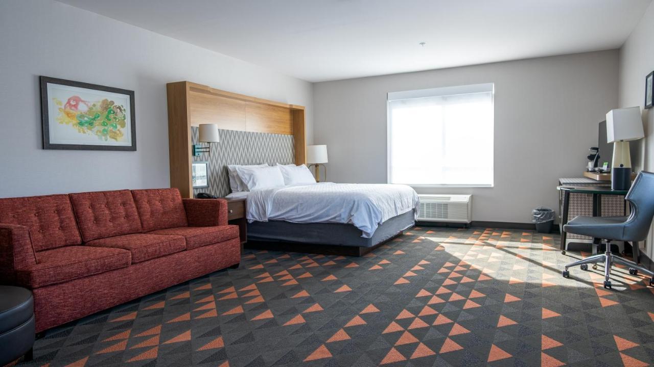 Holiday Inn & Suites Philadelphia W - Drexel Hill By Ihg Exterior photo
