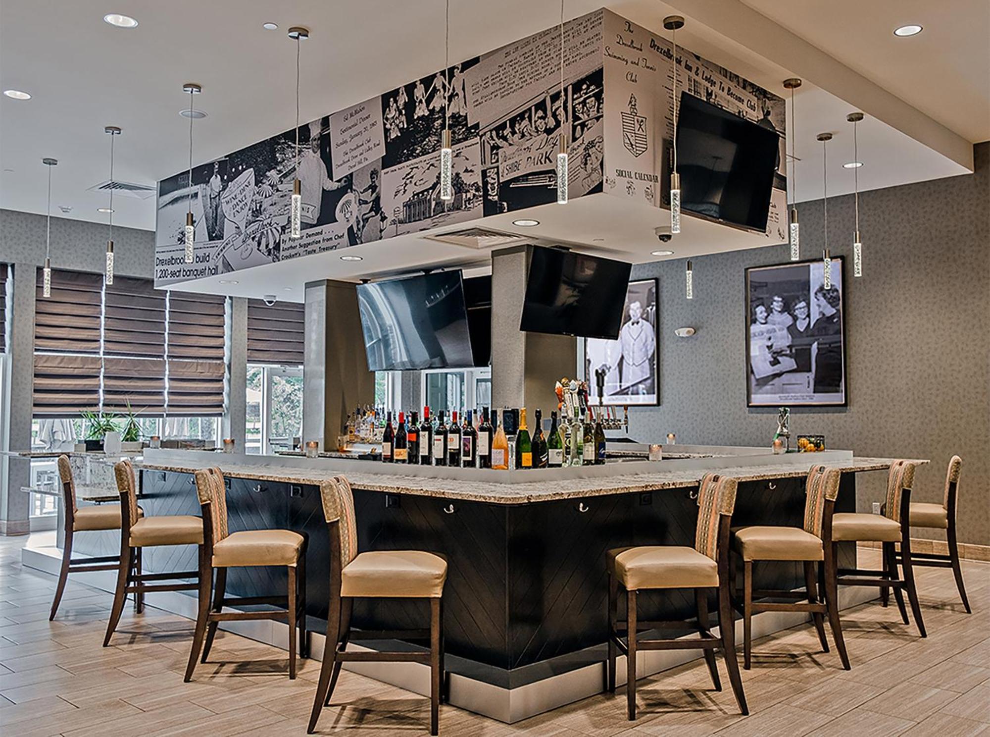 Holiday Inn & Suites Philadelphia W - Drexel Hill By Ihg Exterior photo